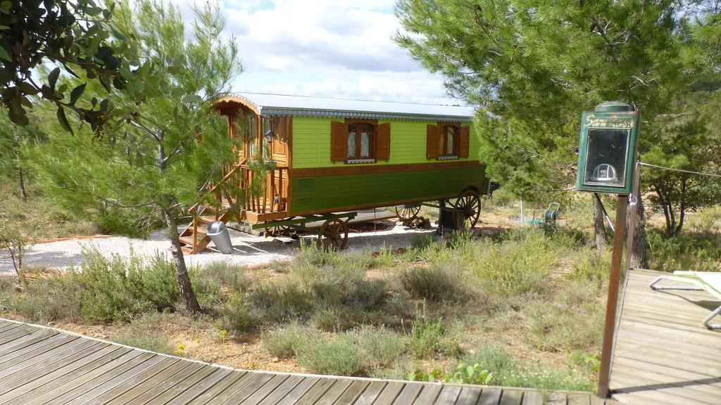 Les Hotes De La Combe Mouis Creissan Zimmer foto