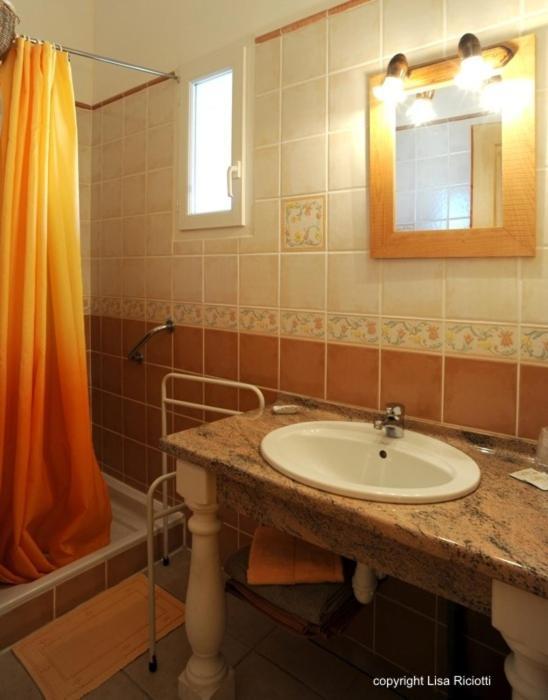 Les Hotes De La Combe Mouis Creissan Zimmer foto